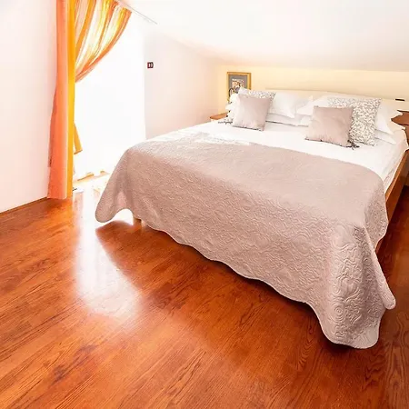 Apartment Gorgeous In With Swimming Pool Malinska
