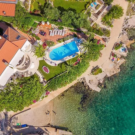 Gorgeous In With Swimming Pool *