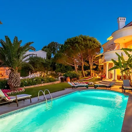 Gorgeous In With Swimming Pool *