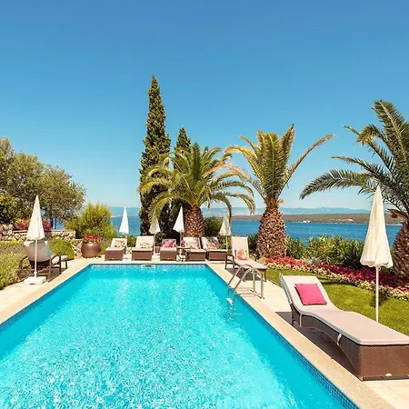 Gorgeous In With Swimming Pool Apartment *