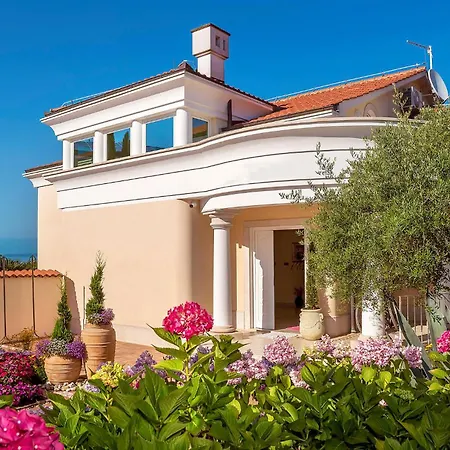 Gorgeous In With Swimming Pool Apartment