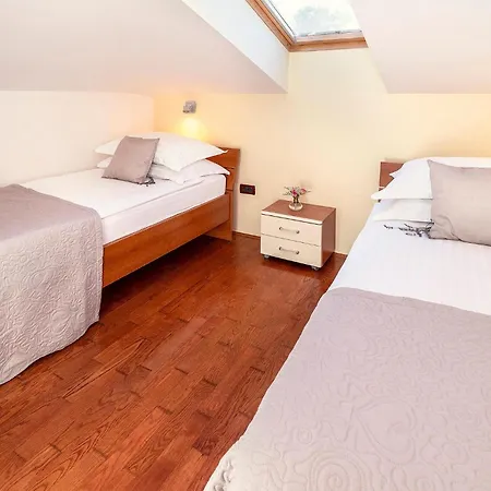 Apartment Gorgeous In With Swimming Pool Malinska